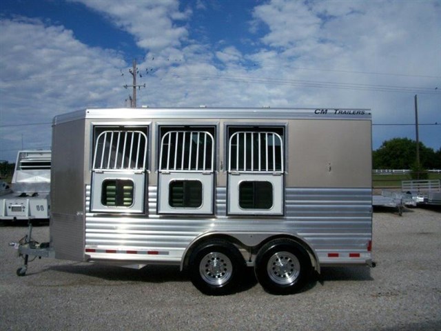 Photo 2 of 2015 CM Renegade 3 horse trailer