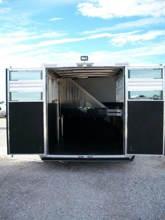 Photo 7 of 2015 CM Renegade 3 horse trailer