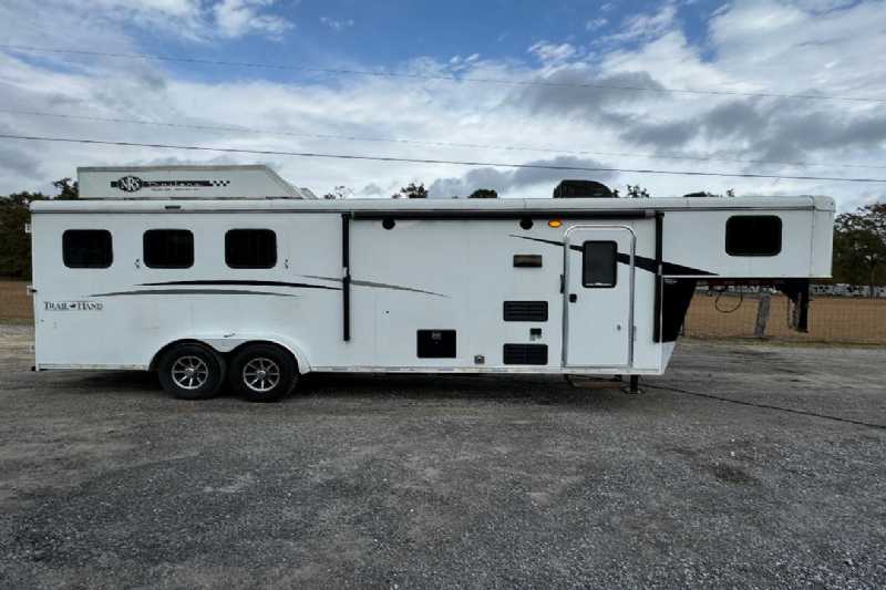 2019 Bison 8308TH 3 Horse Trailer