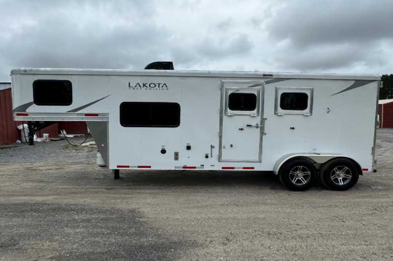 Photo 4 of 2023 Lakota 7209LQ 2 Horse Trailer 