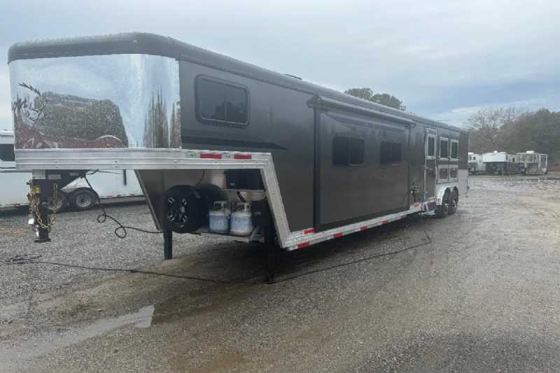 Photo 2 of 2025 Bison Silverado 8317SSGLQ 3 Horse Trailer