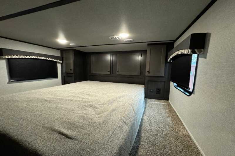 Photo 23 of 2025 Bison Silverado 8317SSGLQ 3 Horse Trailer