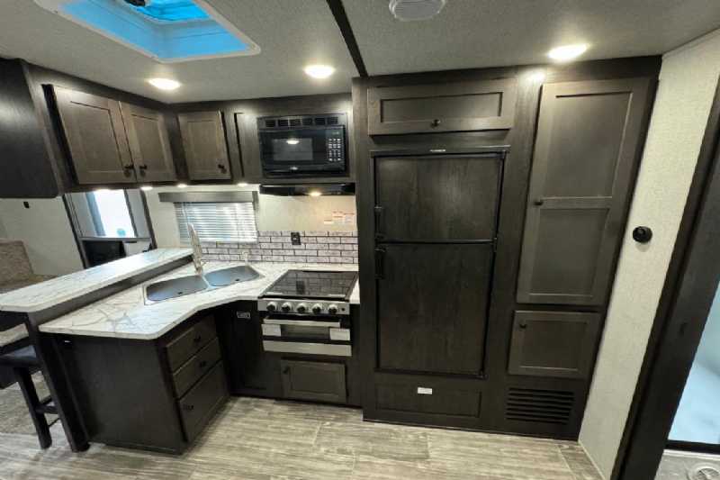 Photo 25 of 2025 Bison Silverado 8317SSGLQ 3 Horse Trailer
