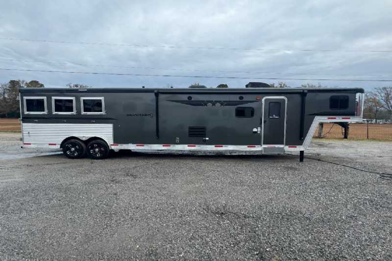 Photo 6 of 2025 Bison Silverado 8317SSGLQ 3 Horse Trailer