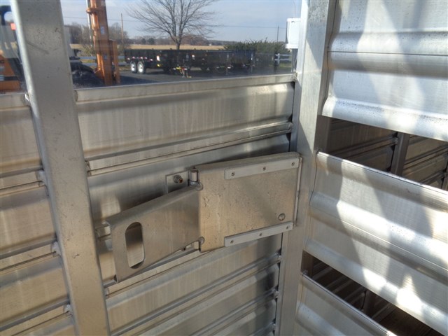 Photo 14 of 2014 Featherlite 8117 16 Stock