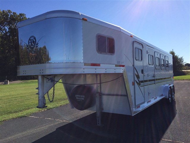 2000 Exiss SS400 4 horse trailer