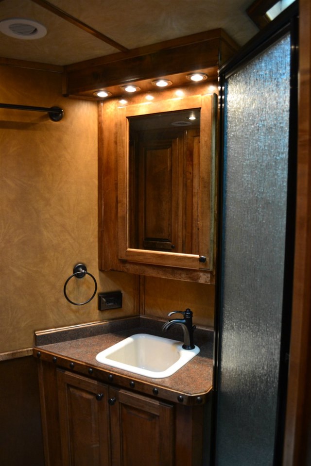 Photo 12 of 2015 4-Star 3 Horse trailer with 11'6 Outlaw Living quarter