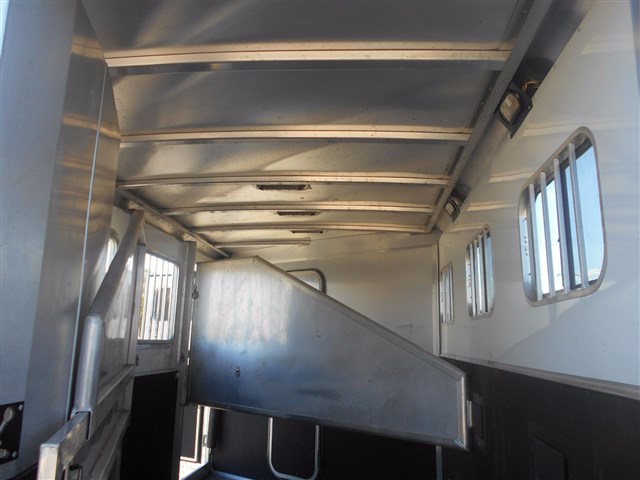 Photo 10 of 2004 EXISS XT308 3 horse trailer