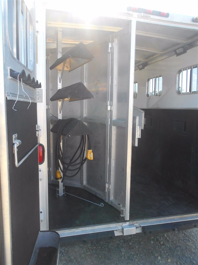 Photo 11 of 2004 EXISS XT308 3 horse trailer